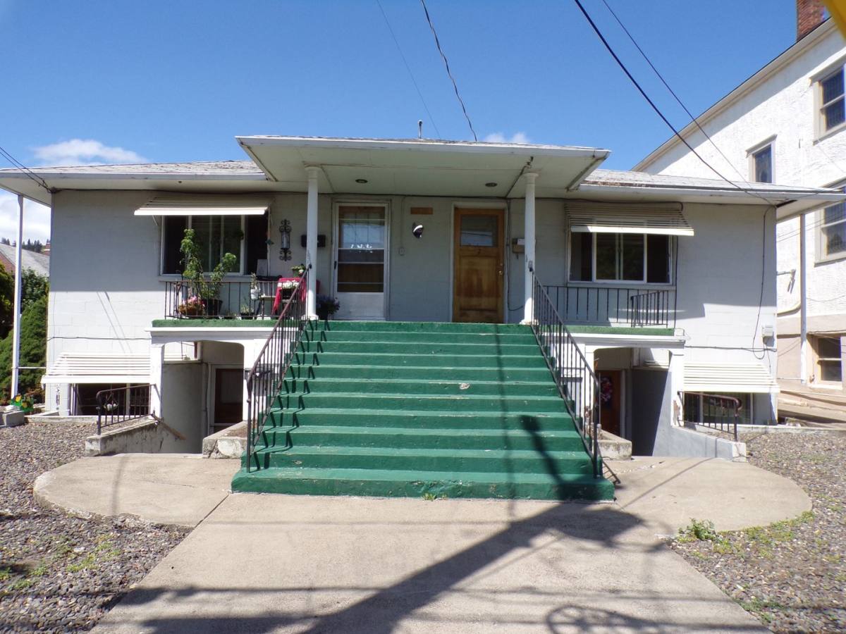 Apartment for rent at 1606 & 1608 1610 4th St, La Grande, OR 97850