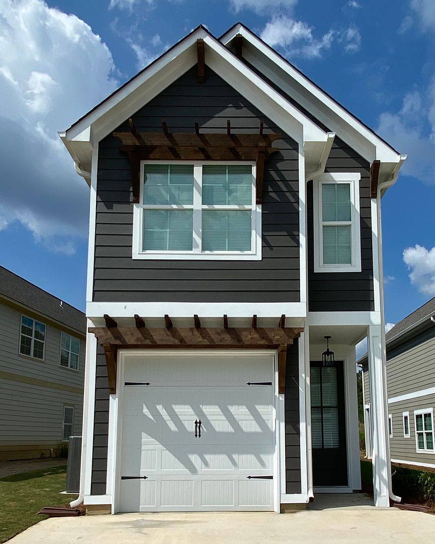 House for rent at 252 Creek Run Way, Calera, AL 35040