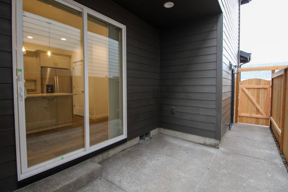 Townhouse for rent at 1684 SE Barberry Ave, Dallas, OR 97338