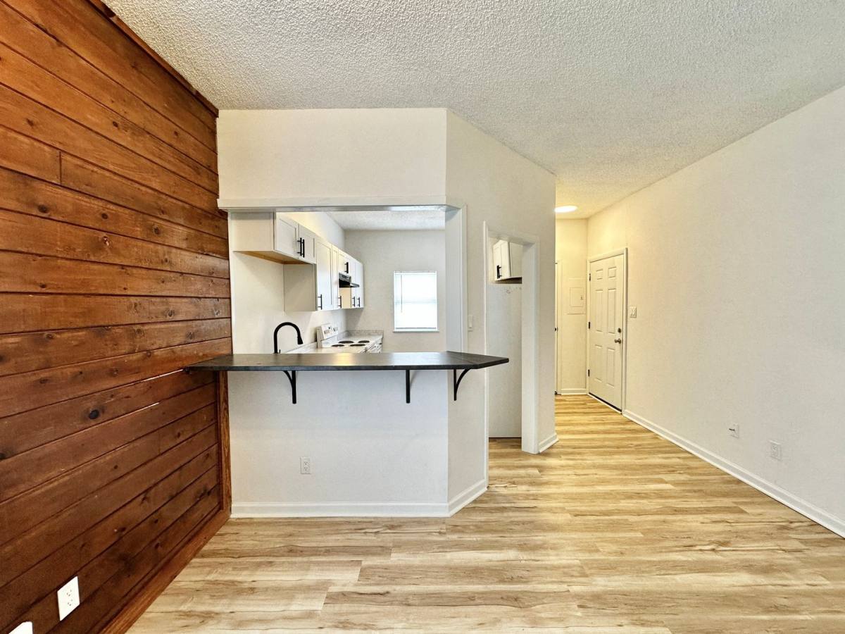 Apartment for rent at 210 SW 17th St, Lawton, OK 73501