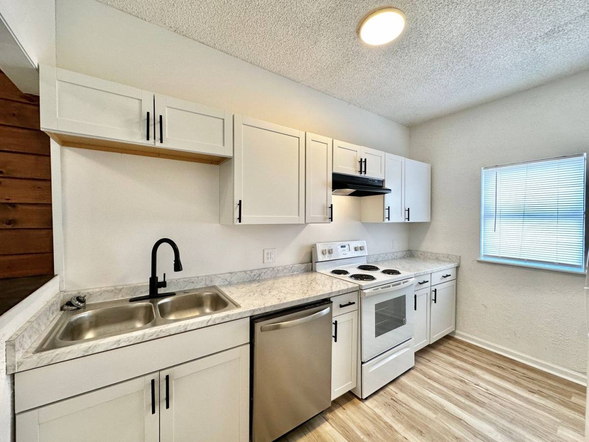 Apartment for rent at 210 SW 17th St, Lawton, OK 73501
