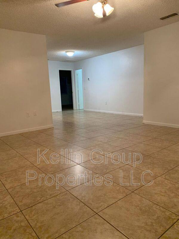 Apartment for rent at 858 Fox Lake Dr, Lakeland, FL 33809