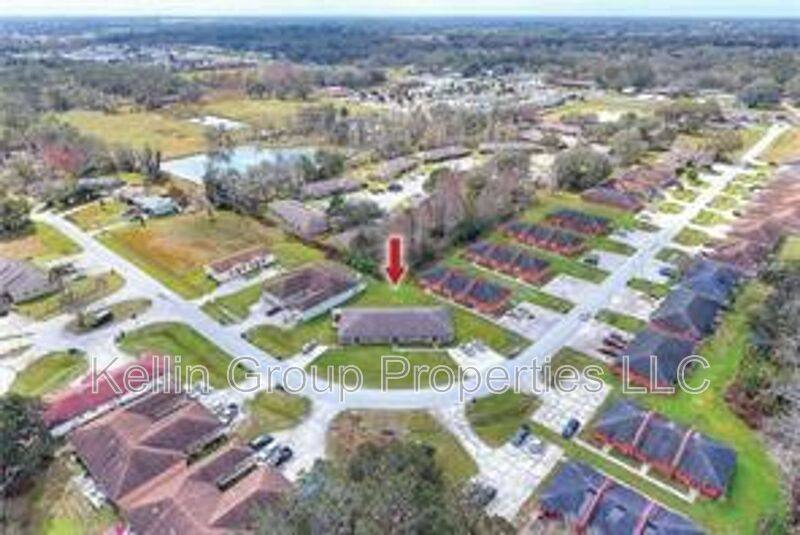 Apartment for rent at 858 Fox Lake Dr, Lakeland, FL 33809