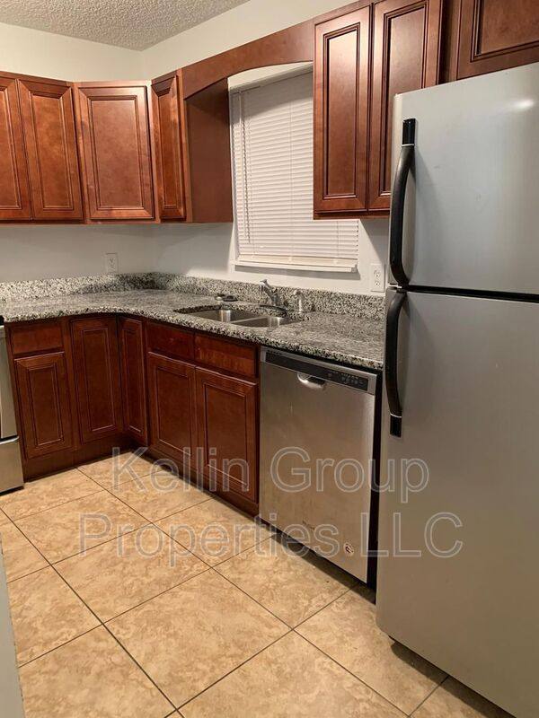 Apartment for rent at 858 Fox Lake Dr, Lakeland, FL 33809