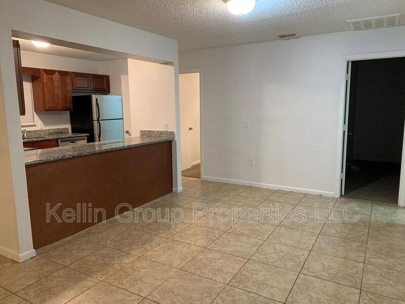 Apartment for rent at 858 Fox Lake Dr, Lakeland, FL 33809