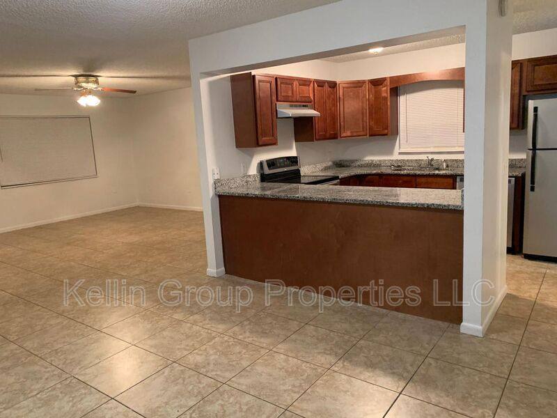 Apartment for rent at 858 Fox Lake Dr, Lakeland, FL 33809
