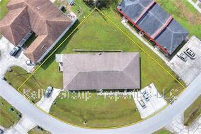 Apartment for rent at 858 Fox Lake Dr, Lakeland, FL 33809