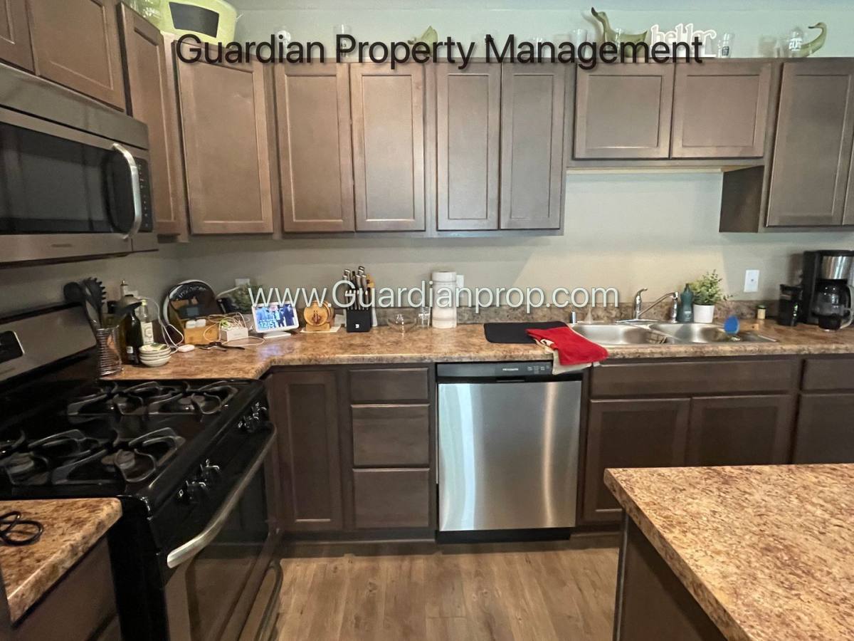 Townhouse for rent at 7878 210th St W, Lakeville, MN 55044