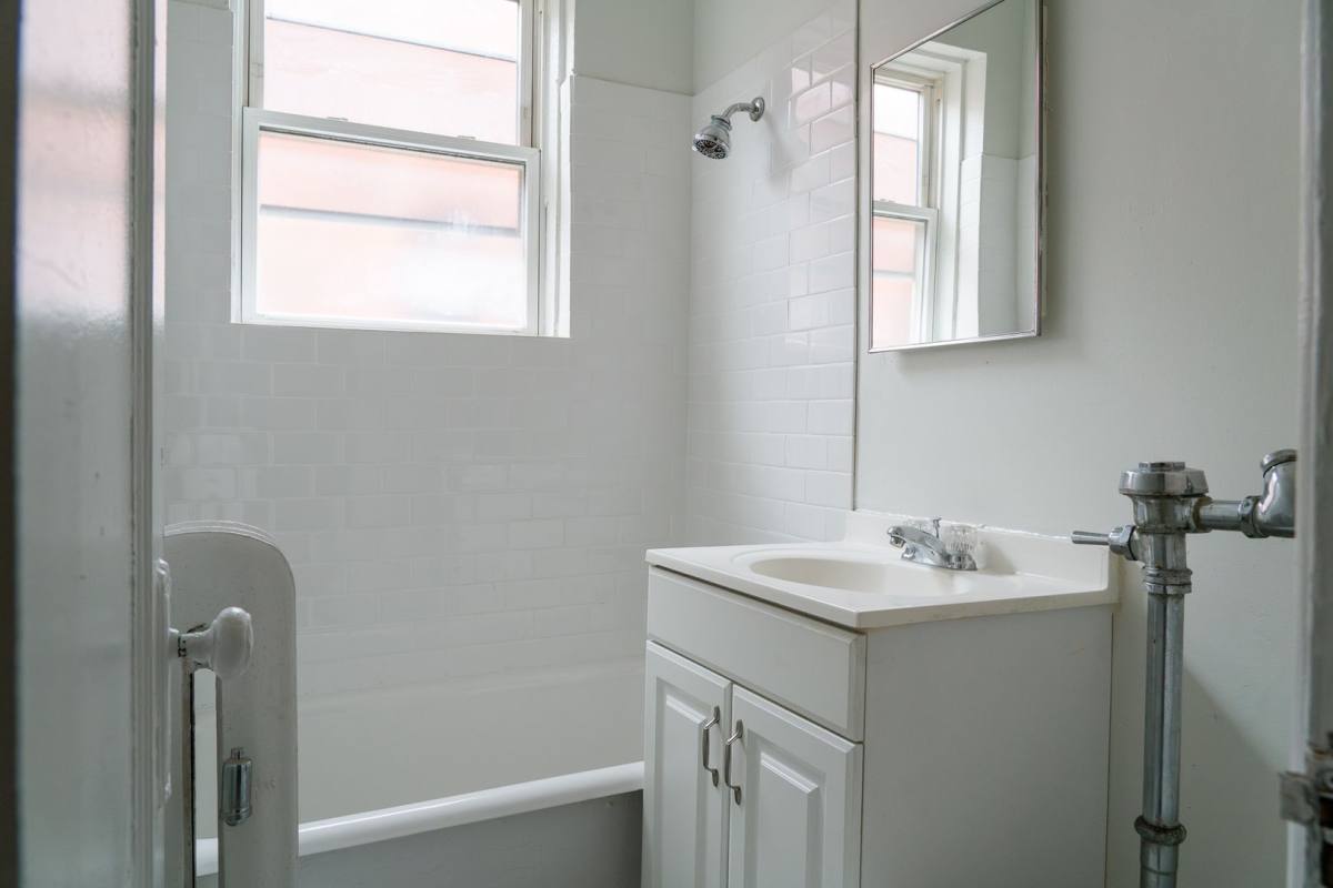 Apartment for rent at 4119 N Kenmore Ave, Chicago, IL 60613