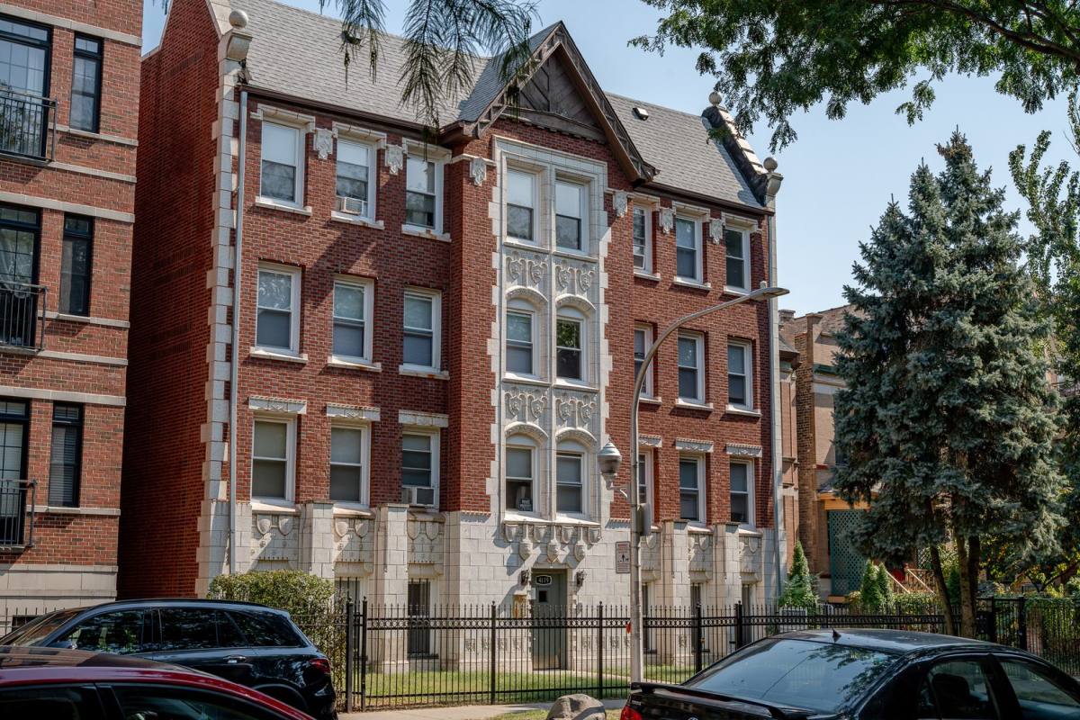 Apartment for rent at 4119 N Kenmore Ave, Chicago, IL 60613