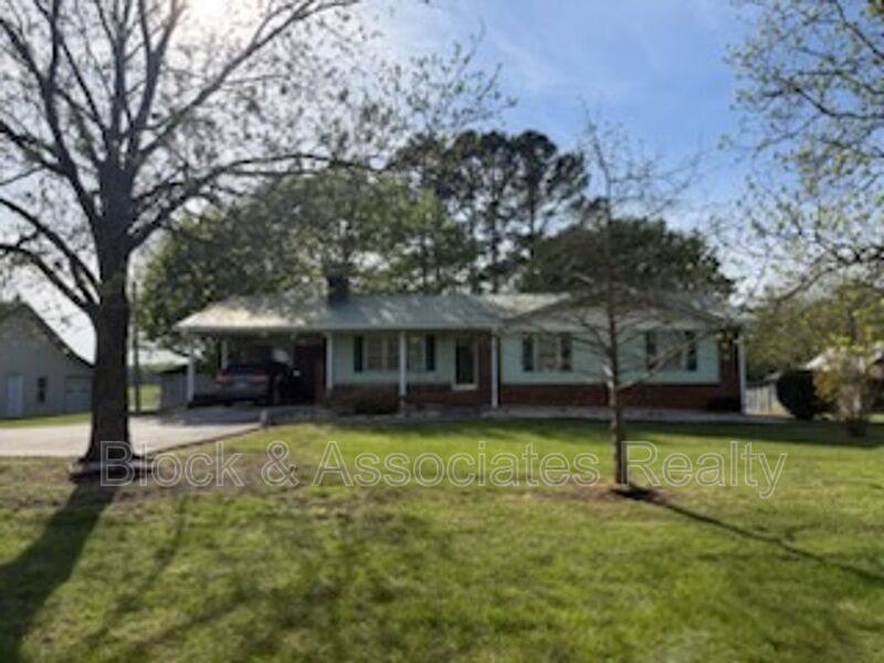 House for rent at 7176 New Hope Rd, Denton, NC 27239