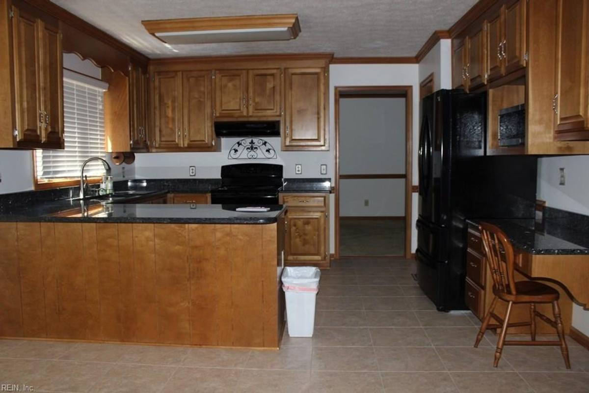 House for rent at 417 Burnham Place, Newport News, VA 23606