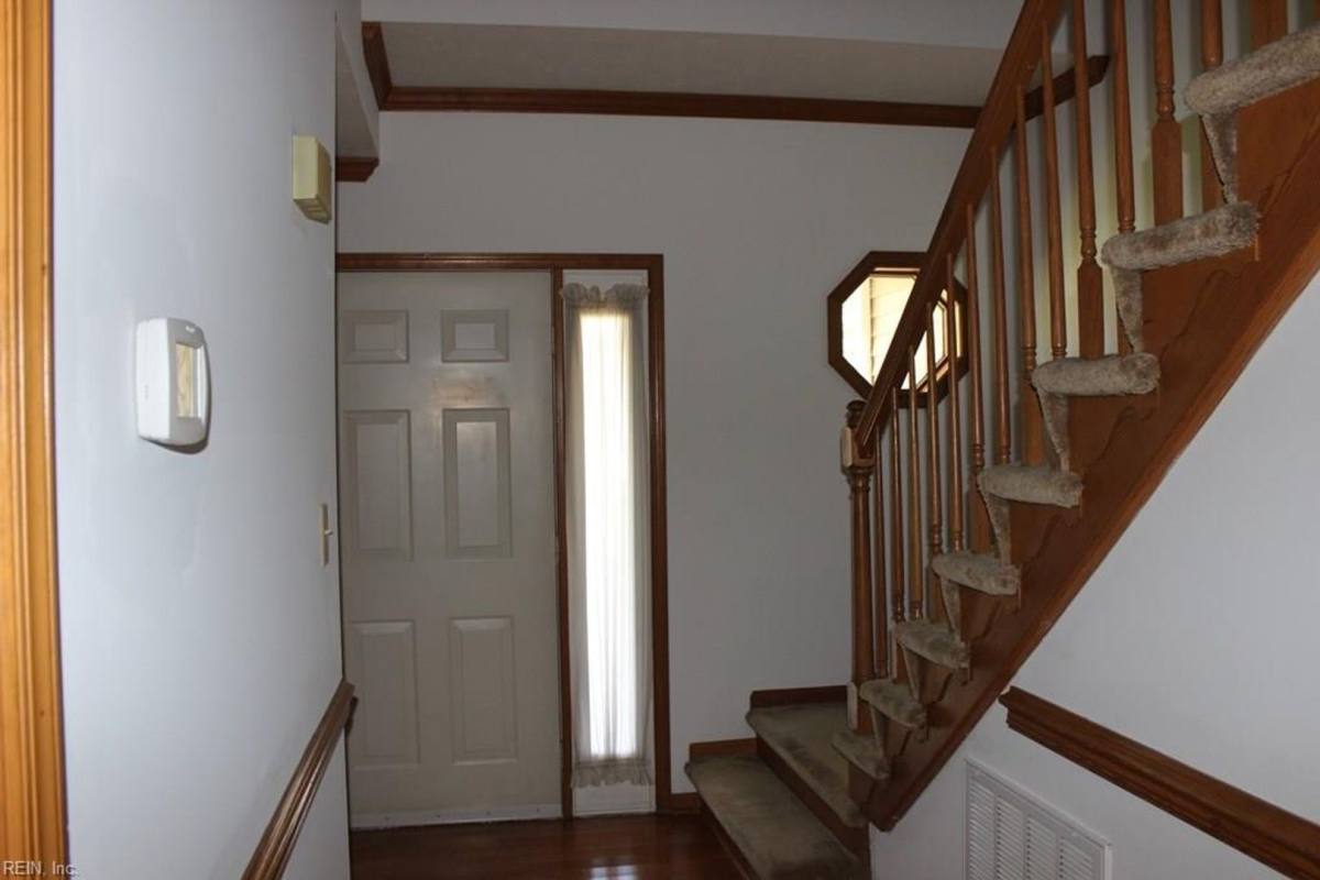 House for rent at 417 Burnham Place, Newport News, VA 23606