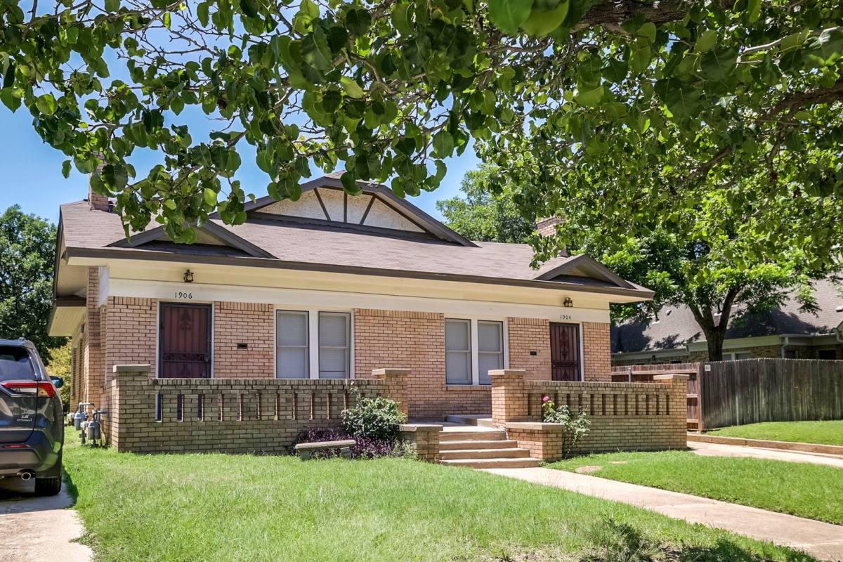 Apartment for rent at 1904 Clover Lane, Arlington, TX 76017