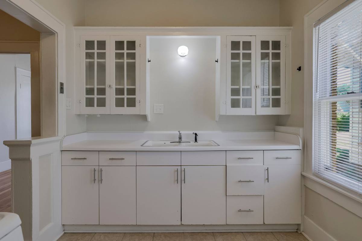 Apartment for rent at 1904 Clover Lane, Arlington, TX 76017