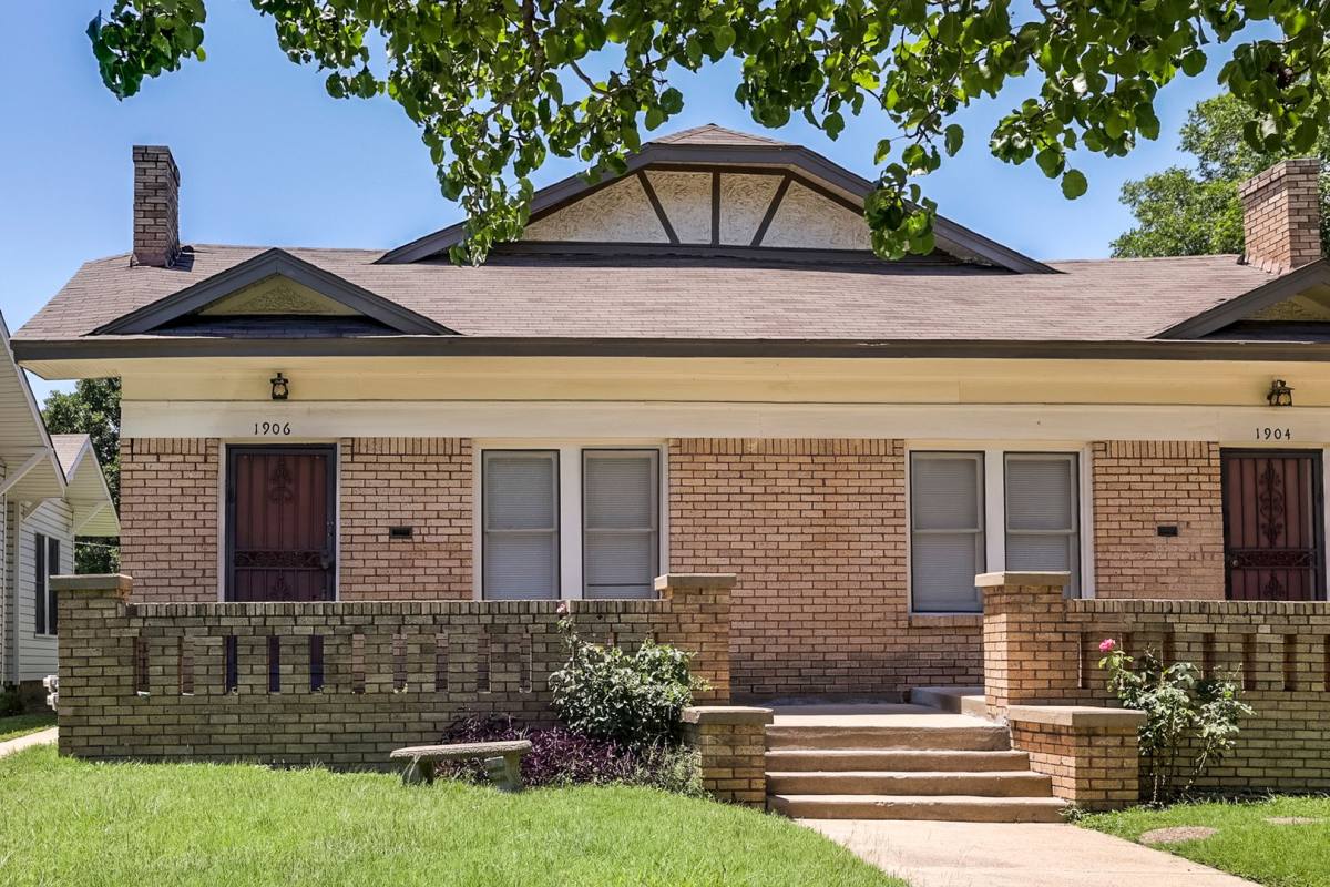 Apartment for rent at 1904 Clover Lane, Arlington, TX 76017