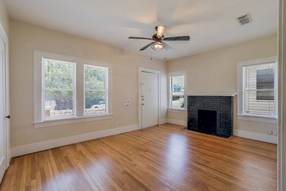 Apartment for rent at 1904 Clover Lane, Arlington, TX 76017