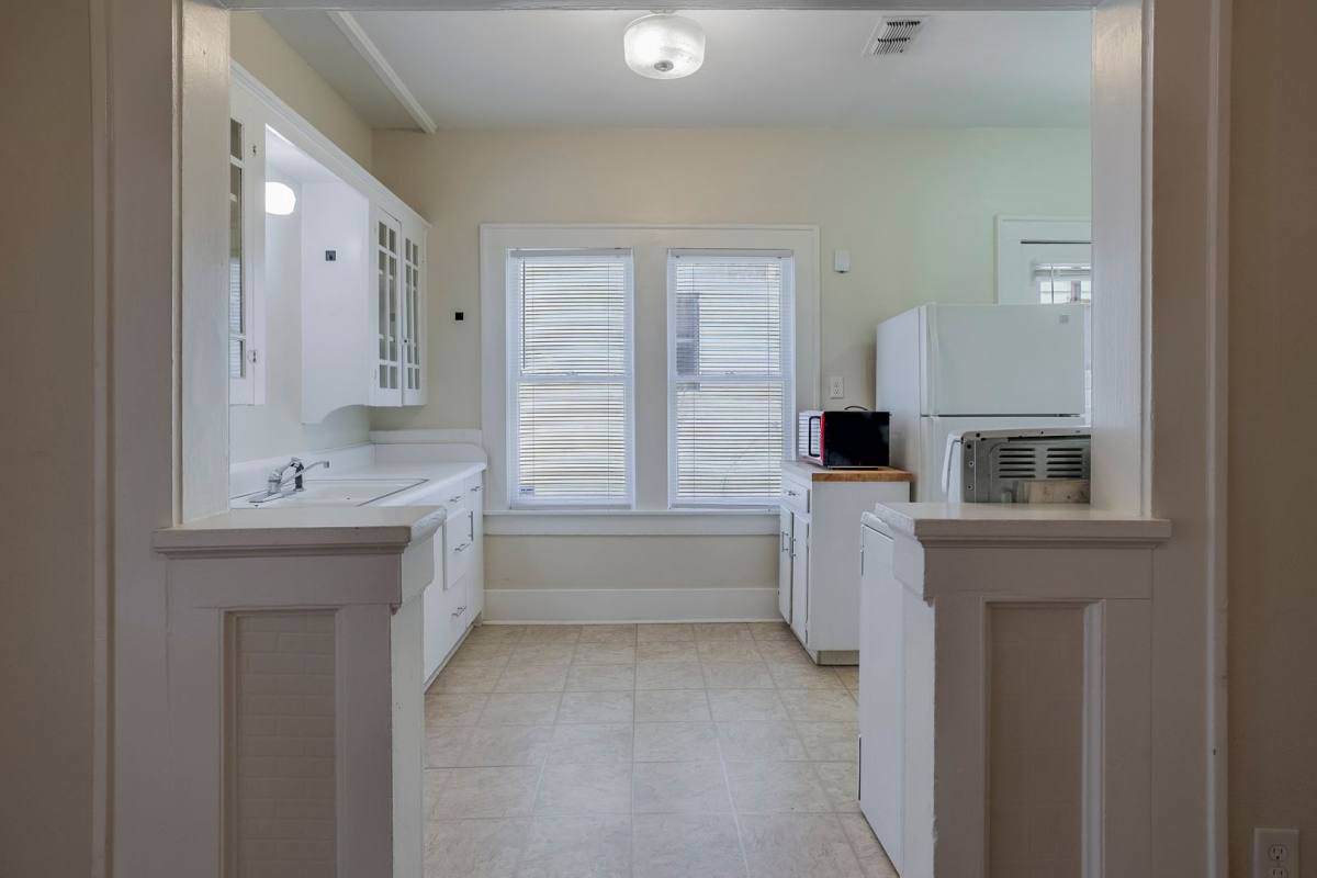 Apartment for rent at 1904 Clover Lane, Arlington, TX 76017