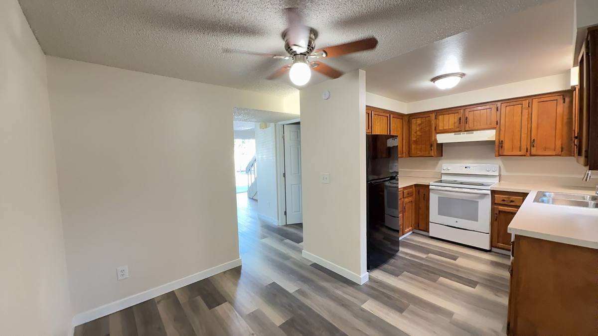 Townhouse for rent at 1175 Clearview Ave NE, Salem, OR 97303