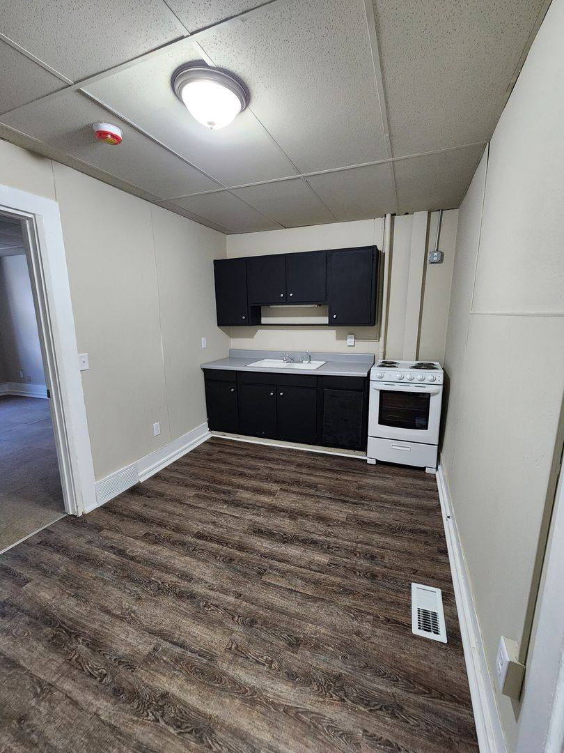 Apartment for rent at 613 E Robinson St, Knoxville, IA 50138