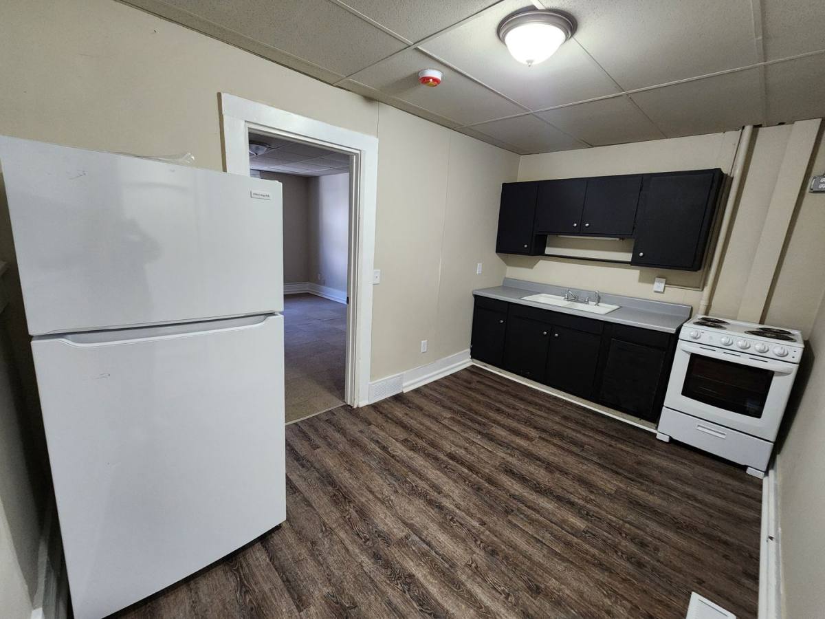 Apartment for rent at 613 E Robinson St, Knoxville, IA 50138