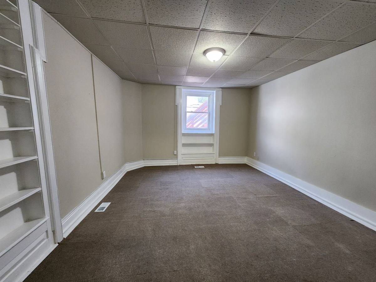 Apartment for rent at 613 E Robinson St, Knoxville, IA 50138