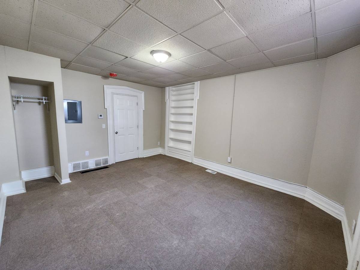 Apartment for rent at 613 E Robinson St, Knoxville, IA 50138