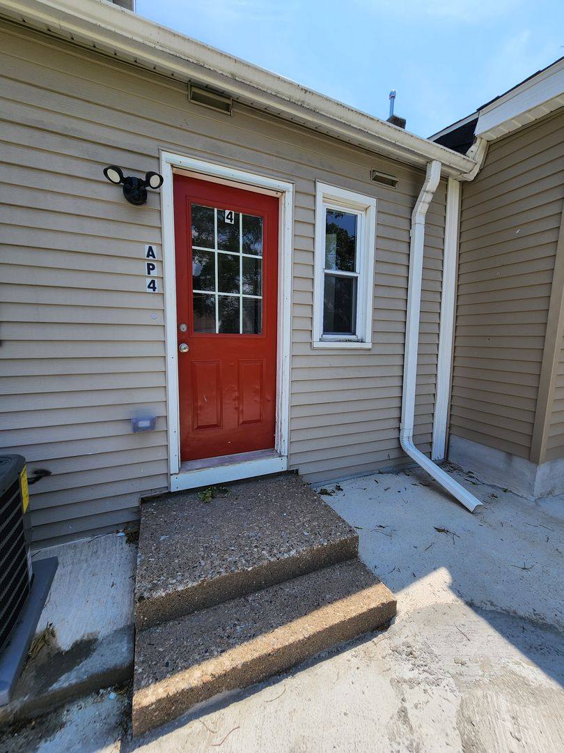 Apartment for rent at 613 E Robinson St, Knoxville, IA 50138