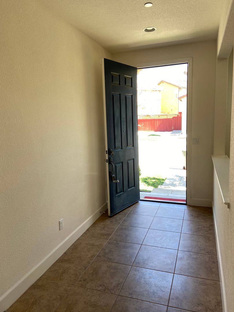 House for rent at 907 Blossom Rock Lane, Folsom, CA 95630