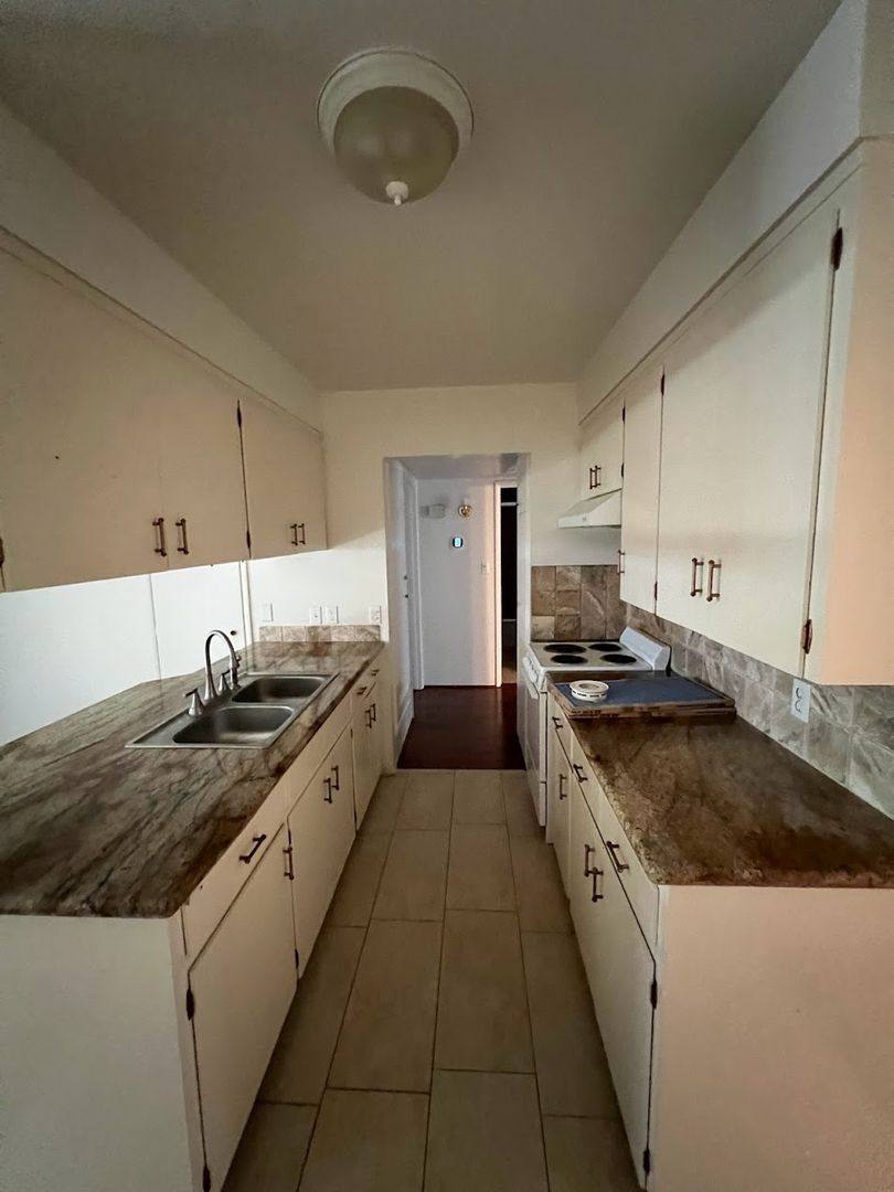 Apartment for rent at 1614 12th St, Reedley, CA 93654