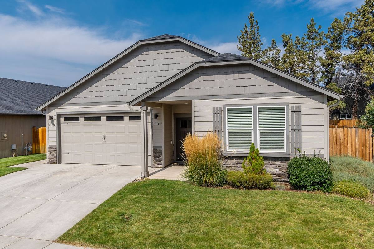 House for rent at 21142 Azalia Ave, Bend, OR 97702