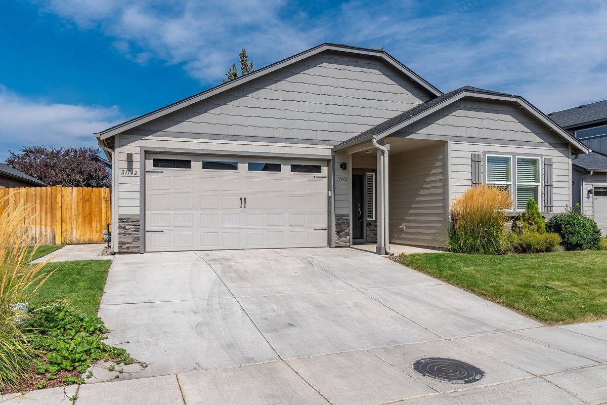 House for rent at 21142 Azalia Ave, Bend, OR 97702