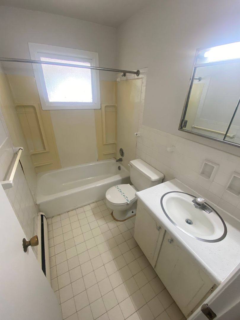 Apartment for rent at 928 E St, Lincoln, NE 68508
