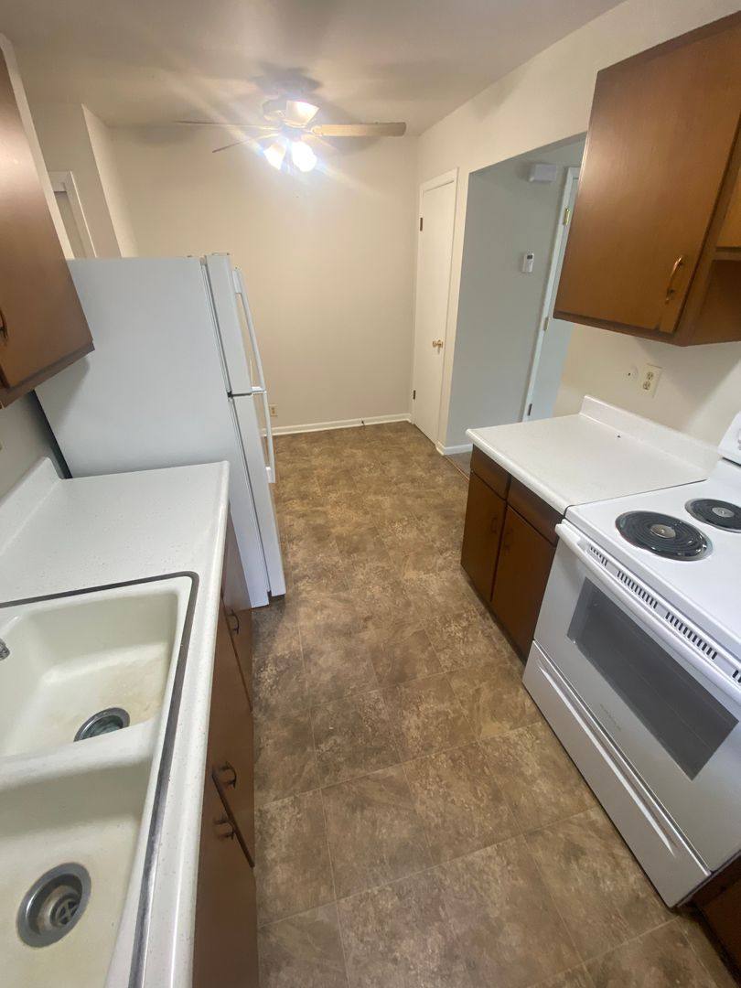 Apartment for rent at 928 E St, Lincoln, NE 68508