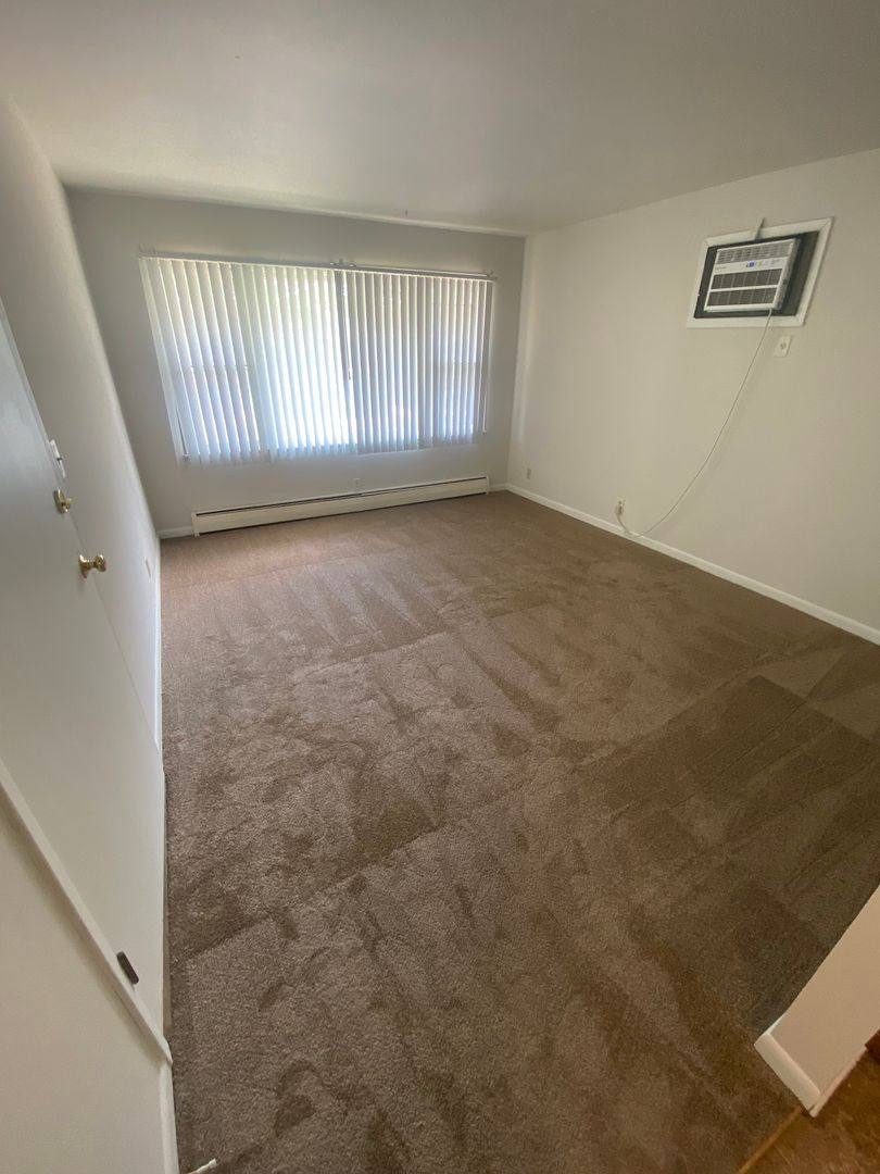 Apartment for rent at 928 E St, Lincoln, NE 68508