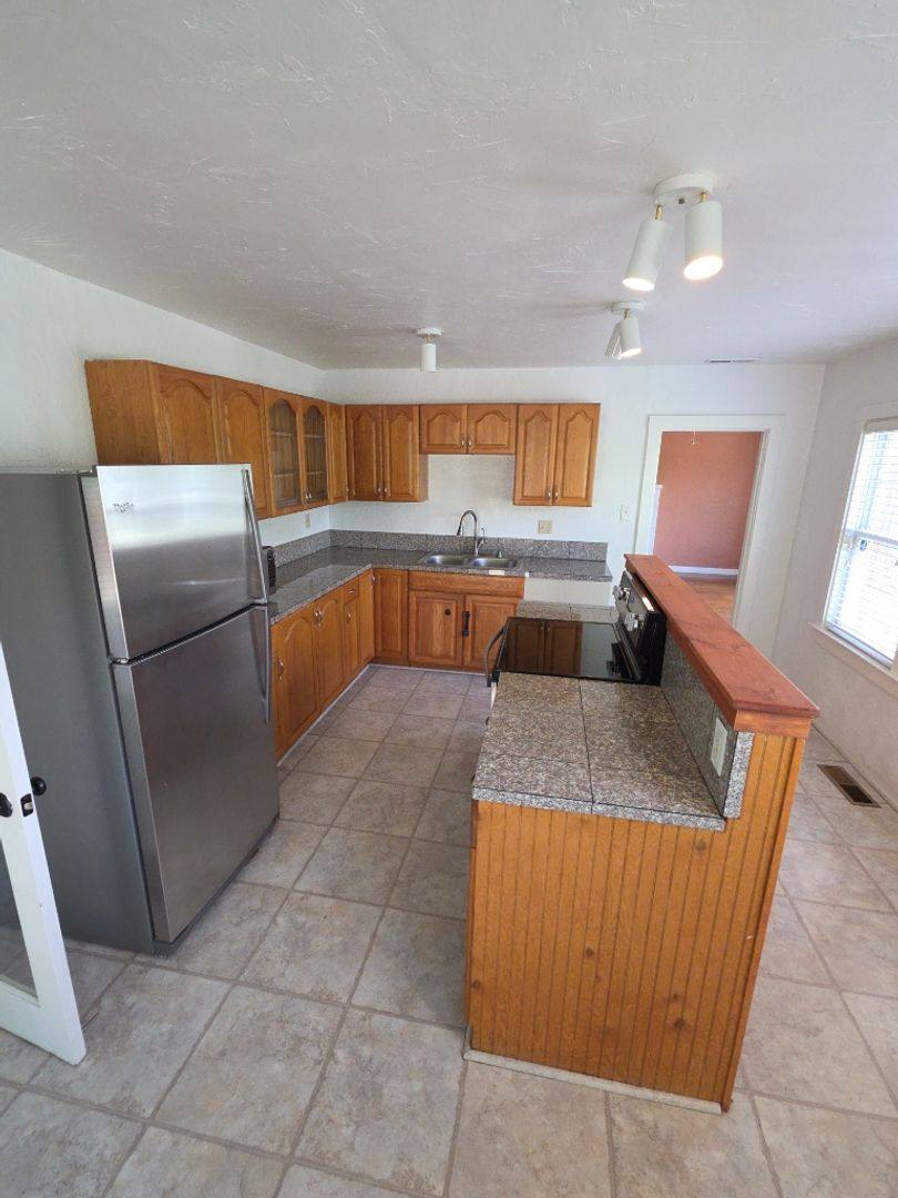 House for rent at 595 9th St, Lakeport, CA 95453