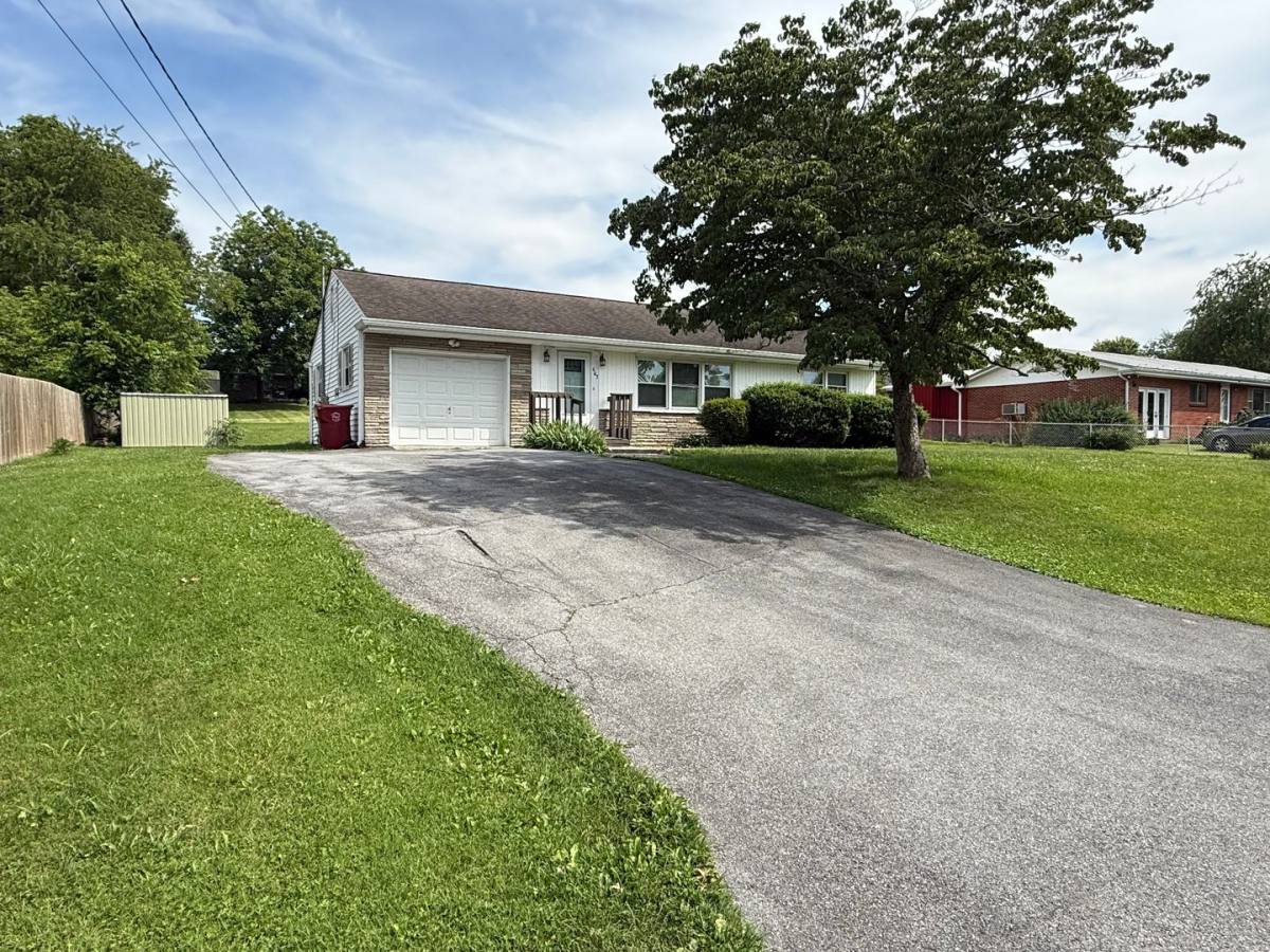 House for rent at 607 Ridgeview Dr, Johnson City, TN 37604