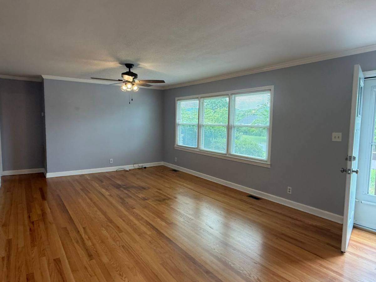 House for rent at 607 Ridgeview Dr, Johnson City, TN 37604