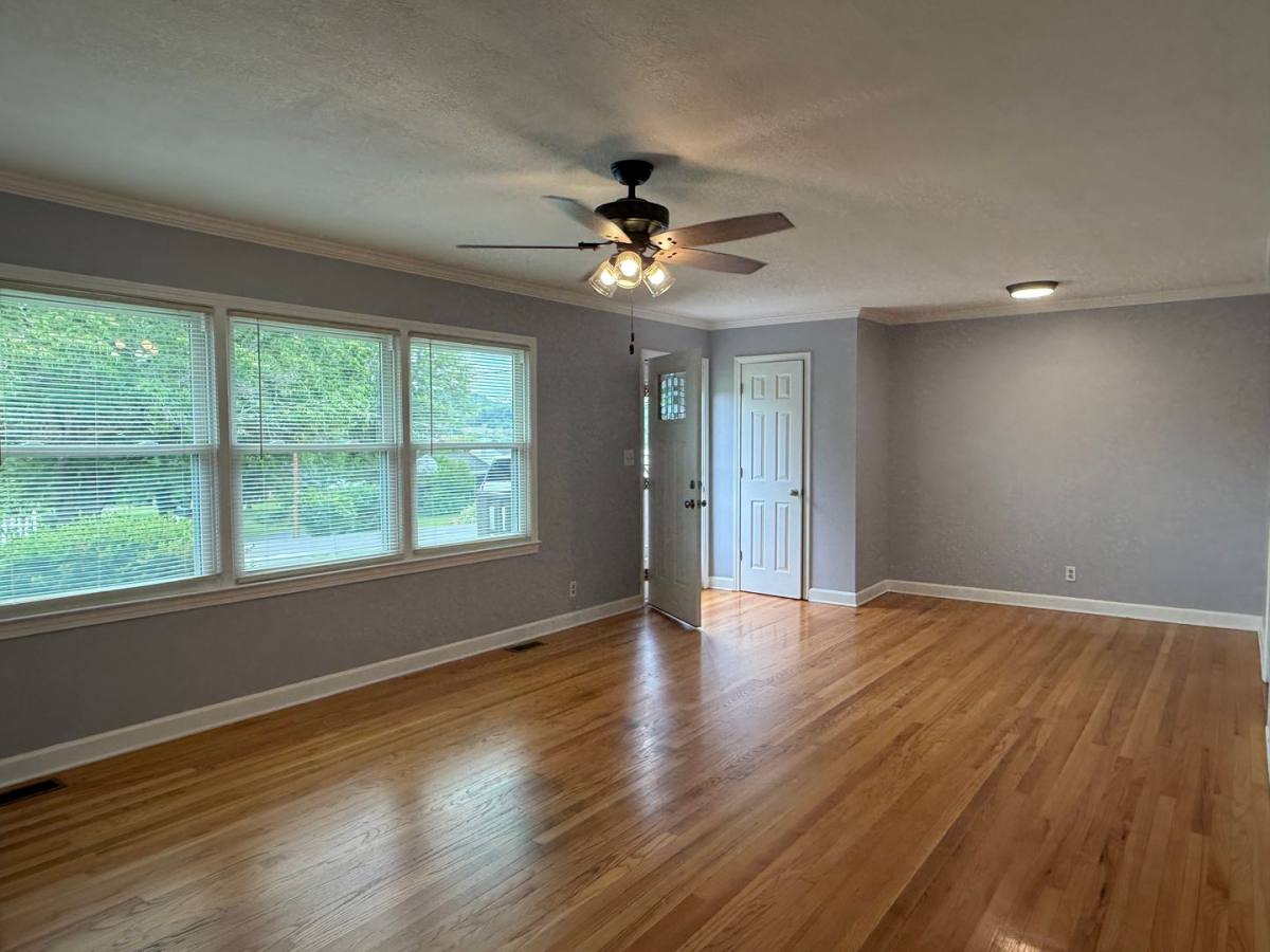 House for rent at 607 Ridgeview Dr, Johnson City, TN 37604