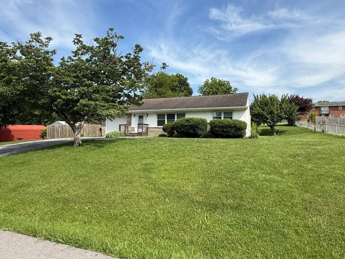 House for rent at 607 Ridgeview Dr, Johnson City, TN 37604