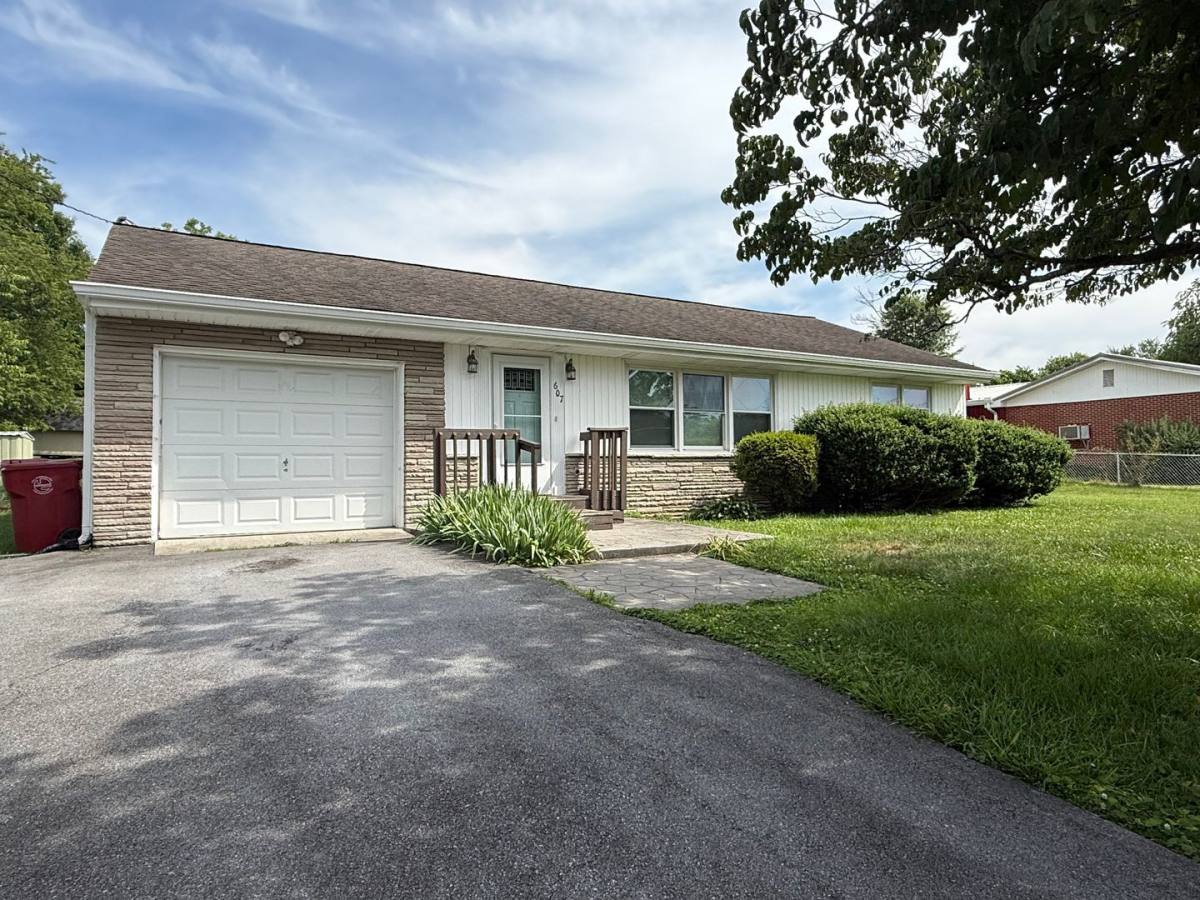 House for rent at 607 Ridgeview Dr, Johnson City, TN 37604