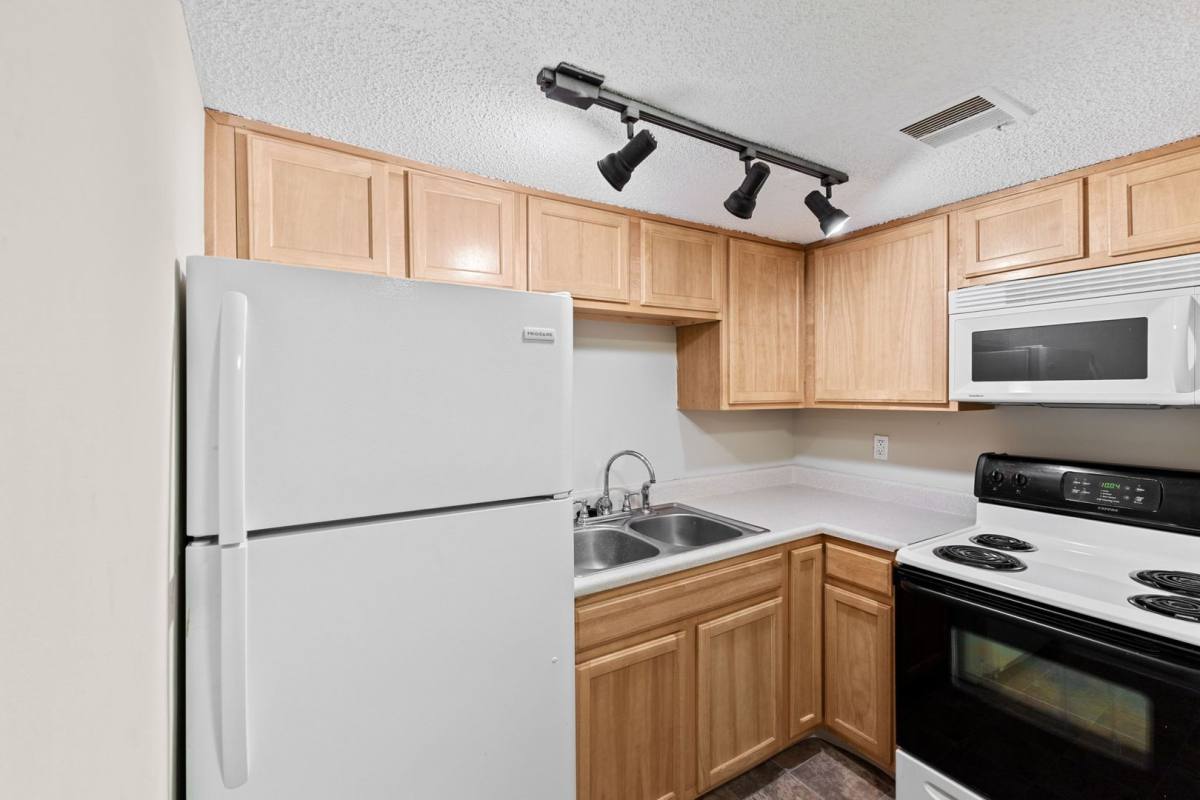 Apartment for rent at 3609 Balsam Ave, Indianapolis, IN 46205