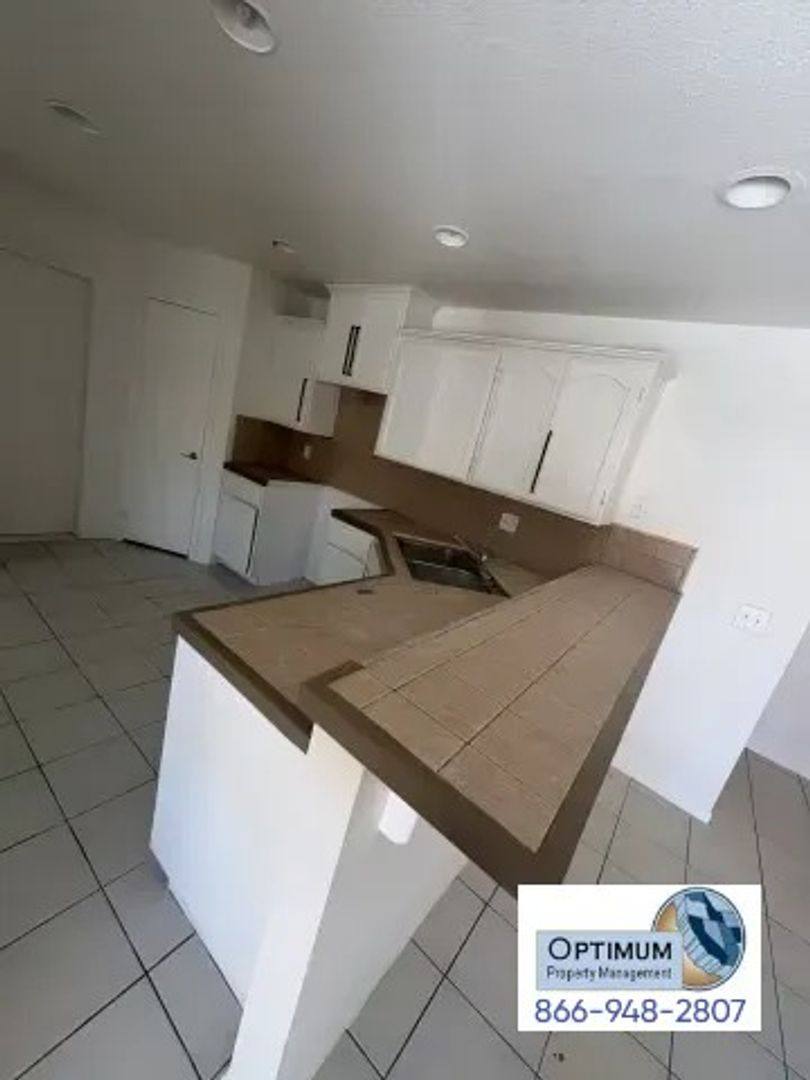 Apartment for rent at 16429 Chestnut St, Hesperia, CA 92345