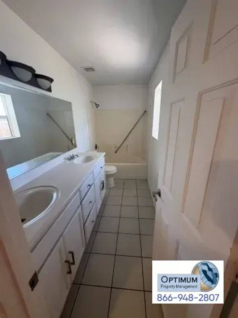Apartment for rent at 16429 Chestnut St, Hesperia, CA 92345