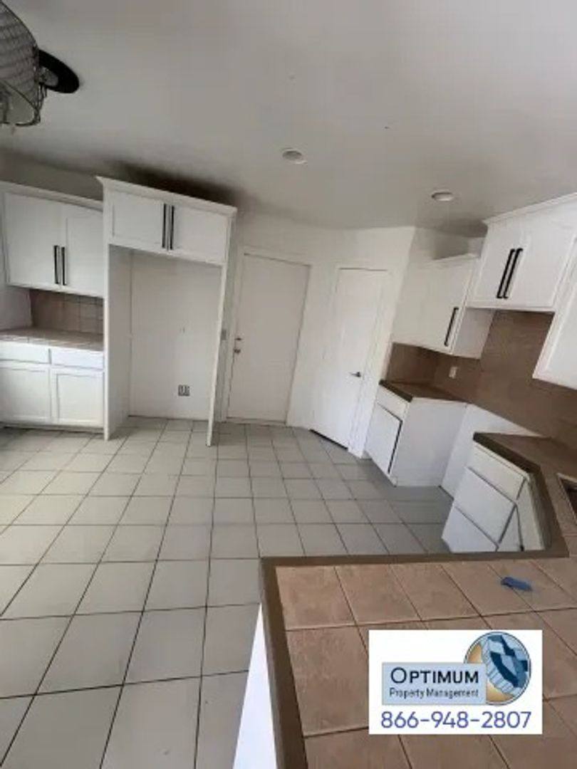 Apartment for rent at 16429 Chestnut St, Hesperia, CA 92345