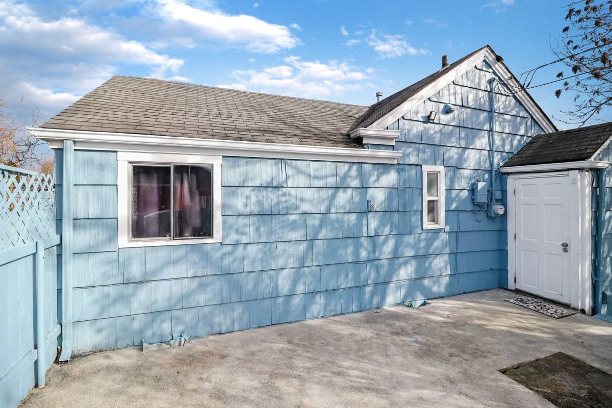 House for rent at 635 SE Fidalgo Ave, Oak Harbor, WA 98277
