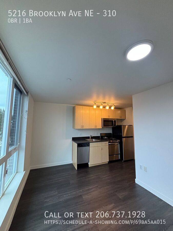 Apartment for rent at 5216 Brooklyn Ave NE, Seattle, WA 98105
