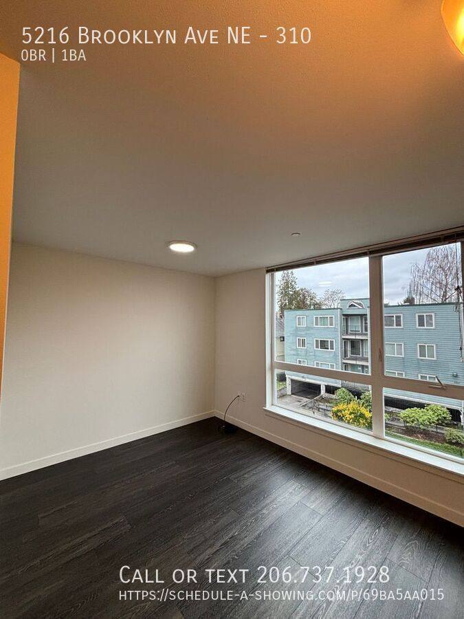 Apartment for rent at 5216 Brooklyn Ave NE, Seattle, WA 98105