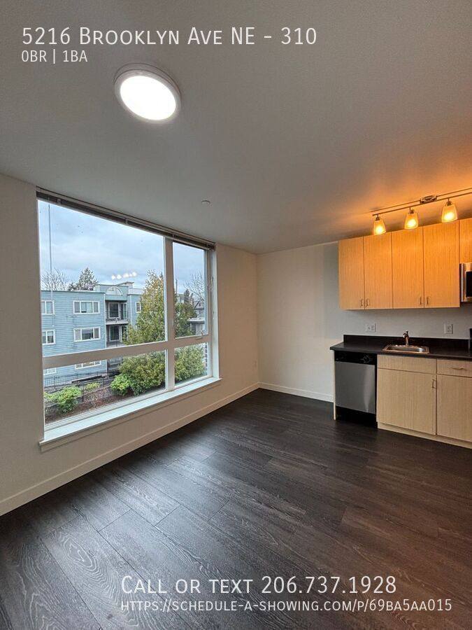 Apartment for rent at 5216 Brooklyn Ave NE, Seattle, WA 98105