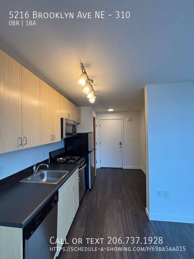 Apartment for rent at 5216 Brooklyn Ave NE, Seattle, WA 98105